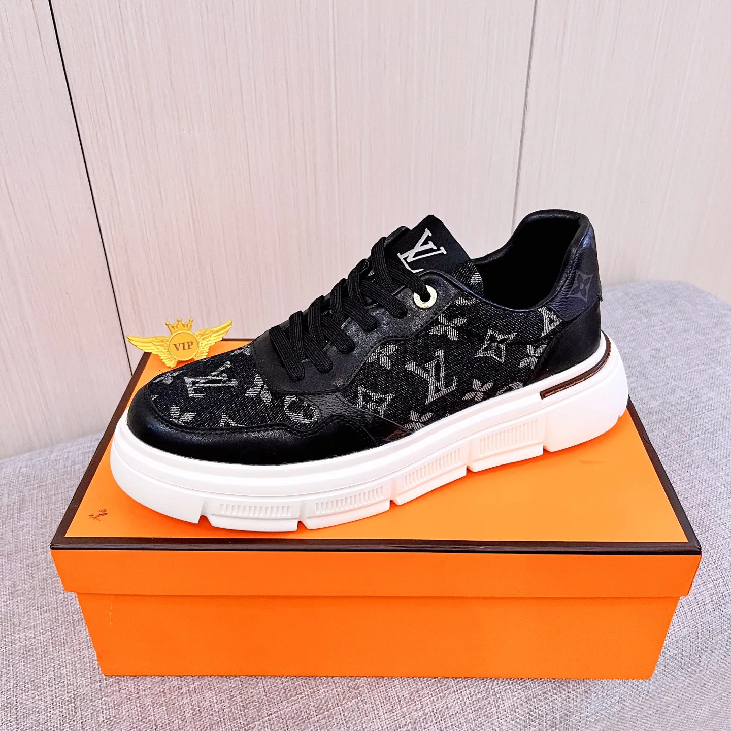 Men's shoes 💰 420 men's shoes 💰 [LV] 🔥 Louis Vuitton high-end men's shoes brand official website 1:1 latest masterpiece: uppers are made of Italian imported first-layer cowhide with comfortable and breathable lining ➕ original non-slip and wear-resistant outsole 🔥, making walking more convenient and comfortable! An exclusive new model, a stunning work, a beautiful 1:1 replica [color] compared to the official quality! Create a fashionable personality to set off your uniqueness! A must-have for trendy men! Classic 🔥Size: 38-44 Color: 🔥 2⃣️colors available🔥.